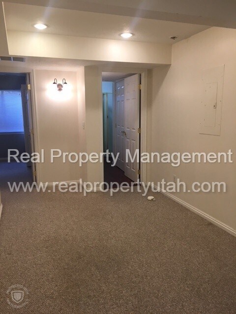 Building Photo - 5 Bedroom Home Centrally Located In Fruit ...