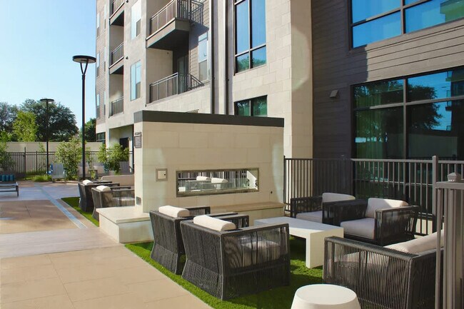 Building Photo - 9127 Research Blvd