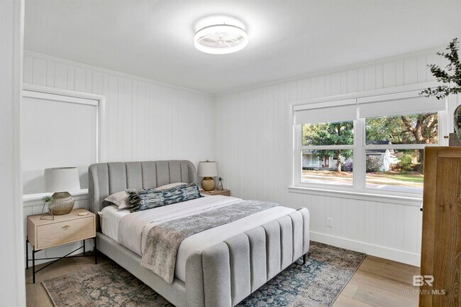 Building Photo - 380 S Church St