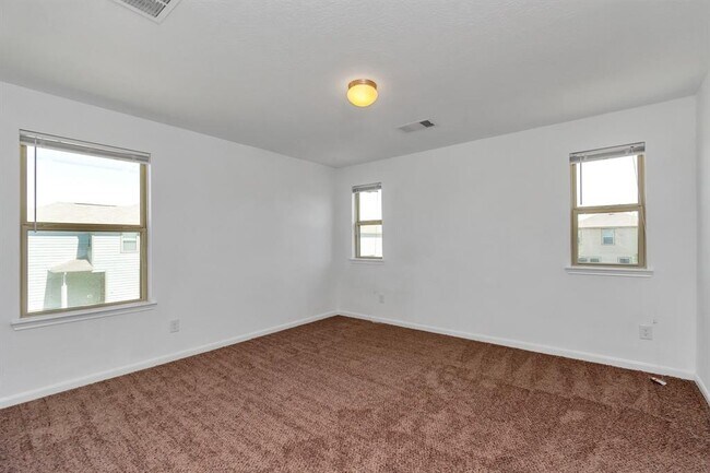 Building Photo - 19003 Barnesdale Ct