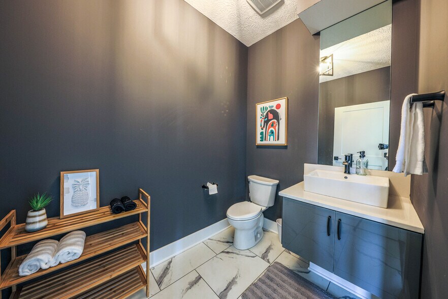 Building Photo - 362 Zimpfer St