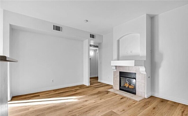 Building Photo - 9050 W Warm Springs Rd
