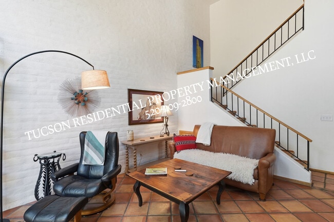 Building Photo - 2824 E Sierra Vista Rd