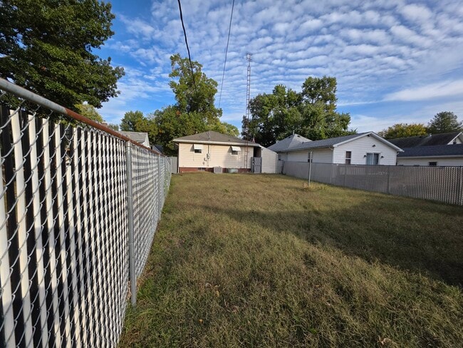 Building Photo - 4 bedroom HOUSE For RENT