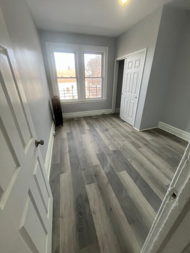 158 Maple Ave 3L - 161 Maple Ave