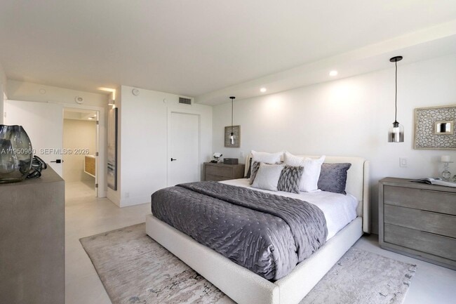 Building Photo - 1000 NE Quayside Terrace