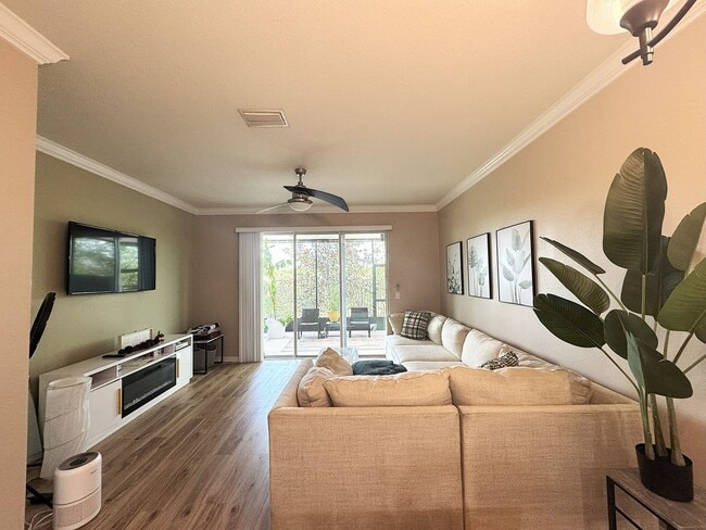 Building Photo - Updated Townhome in Gated Magnolia Park!