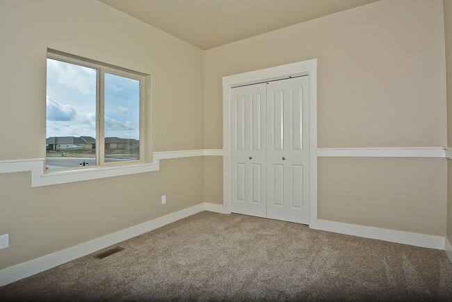 Building Photo - 4 Bedrooms 2.5 Bathrooms in Meridian