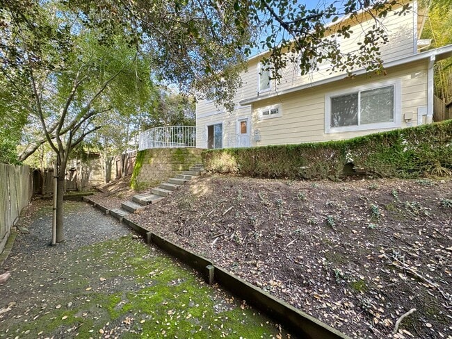 Building Photo - TENTATIVELY RENTED 3 Bedrooms, 2 1/2 Bathrooms, Serene Napa Setting