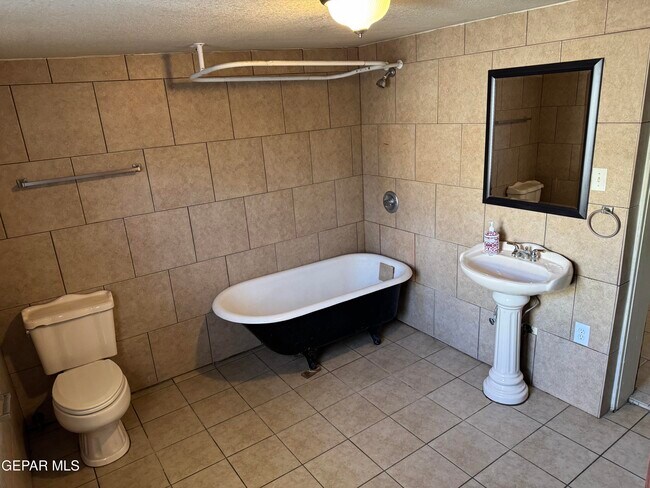 Building Photo - 617 Prospect St