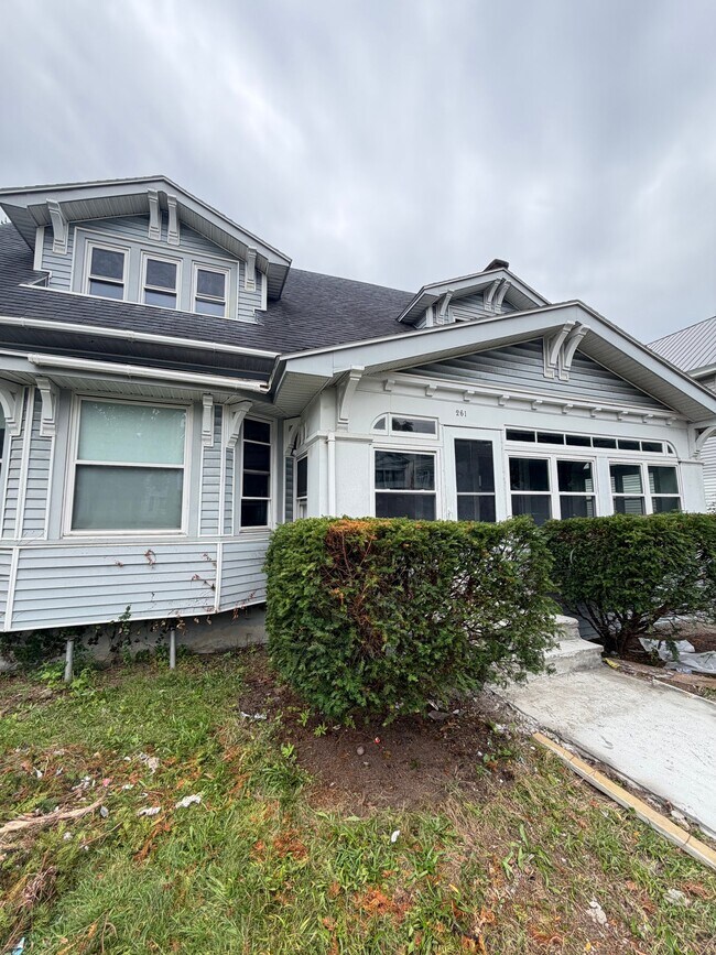 Building Photo - 261 Manning Blvd