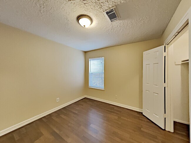 Building Photo - 16395 Havenpark Dr