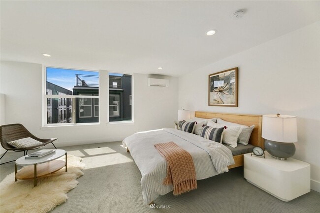 Building Photo - 3bd/1.75ba Seattle Townhome