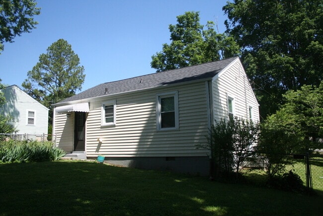 Building Photo - 2833 Colonial Cir
