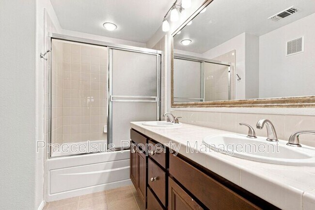 Building Photo - 2175 Condor Dr