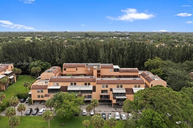 Building Photo - 430 Commodore Dr
