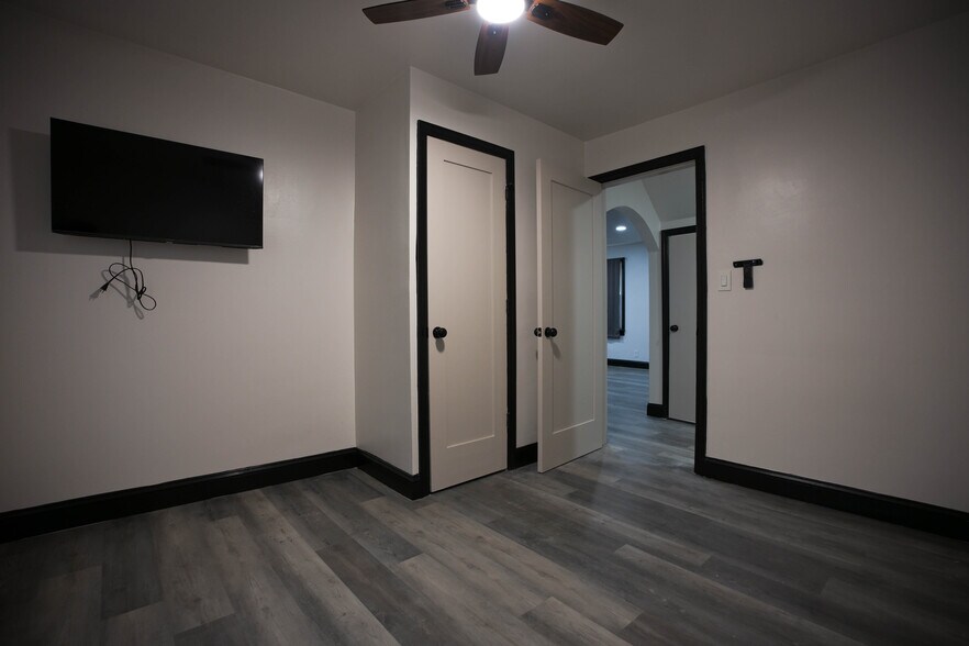 Building Photo - 111 E Garwood Ave