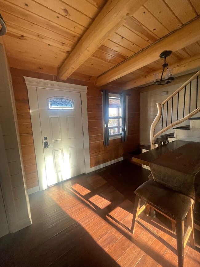 Building Photo - Amazing custom built Alaskan Log home acro...