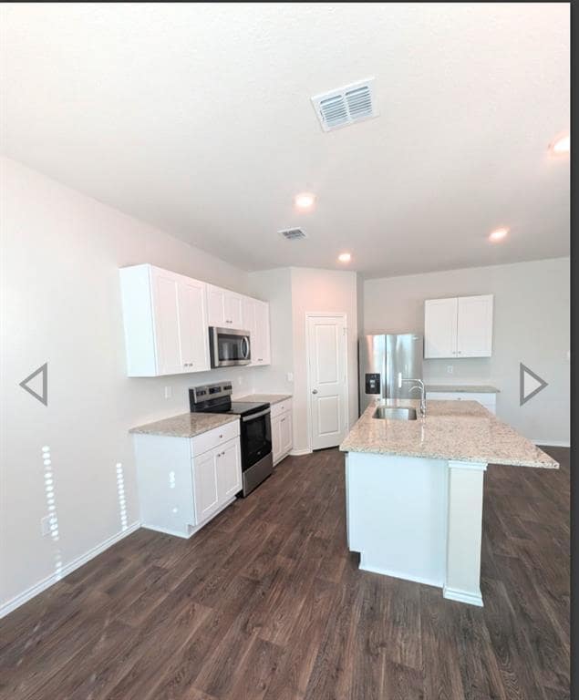 Building Photo - 3011 Lindenwood Wy