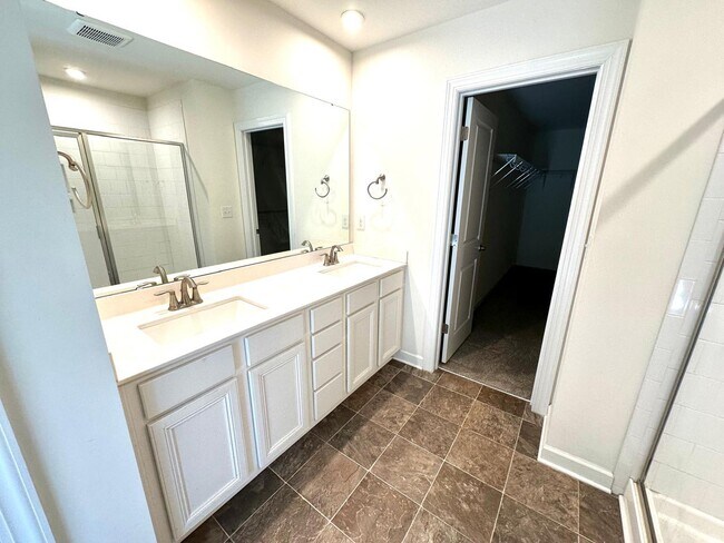 Building Photo - 11148 Comiskey Ln