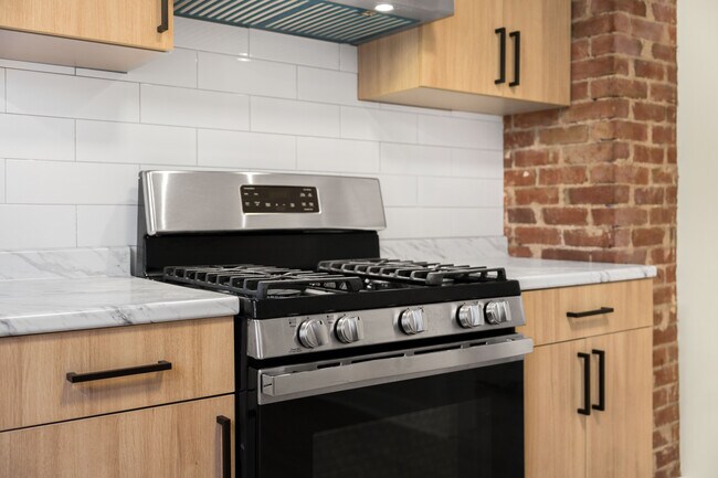 Building Photo - 55 Fairfield St