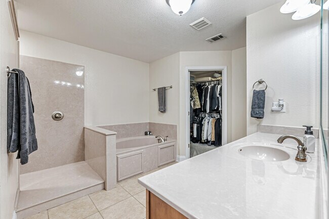 Building Photo - 121 Hillwood Dr