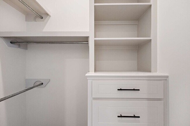 Building Photo - Luxury Townhome for Rent in Waterpointe | 3 Bed | 2.5 Bath | Private Courtyard