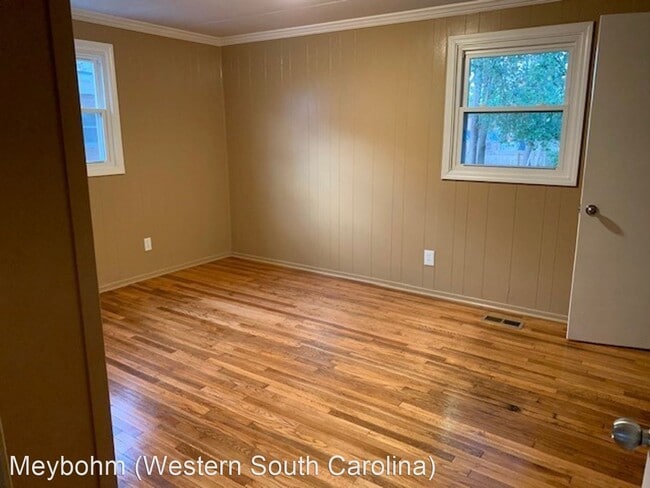 Building Photo - 3 br, 1.5 bath House - 723 Washington Circle