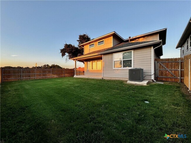 Building Photo - 100 Geminiflora Bend