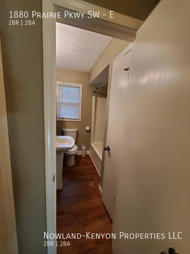 Building Photo - 1880 Prairie Pkwy SW - E- 2 beds, 1 full bath