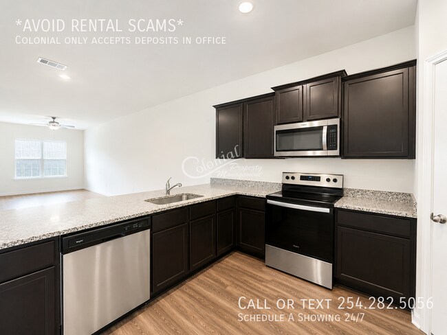 Building Photo - 325 Crescent Dr