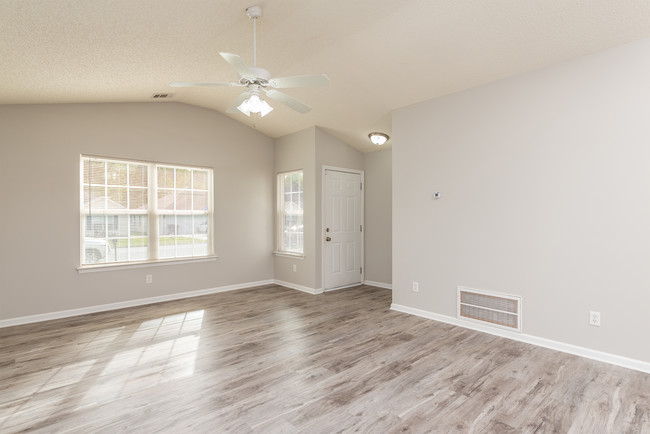 Building Photo - 87 Tiller Way