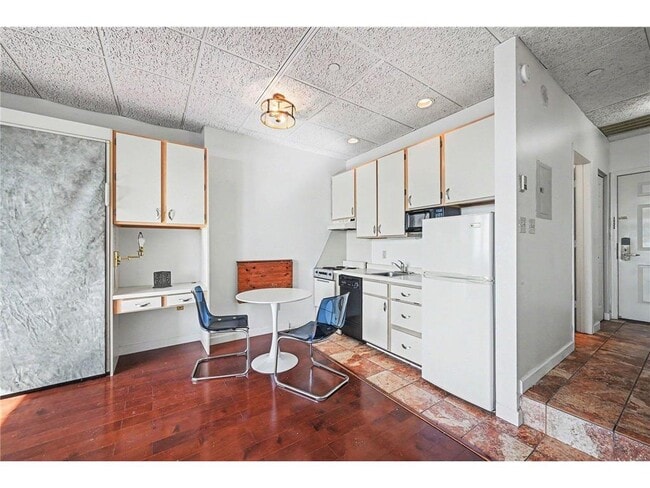 Building Photo - 431 S 7th St