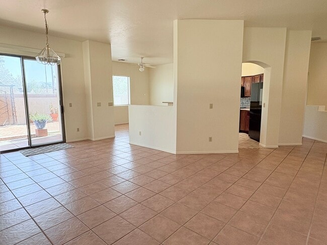 Building Photo - *AVAILABLE NOW* Gorgeous 3 bed/2 bath home in private gated Tanque Verde community!!!