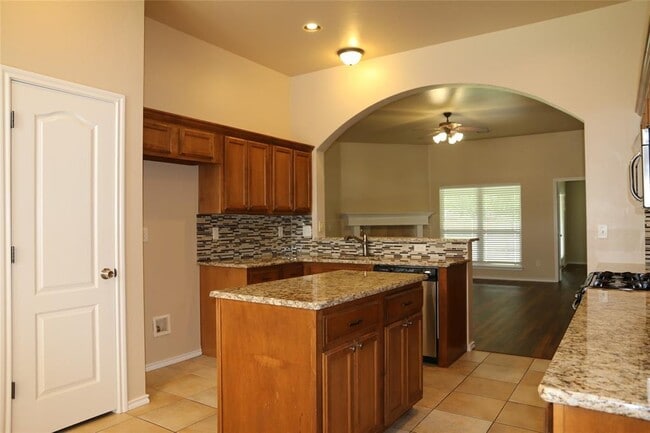 Building Photo - 905 Renita Way