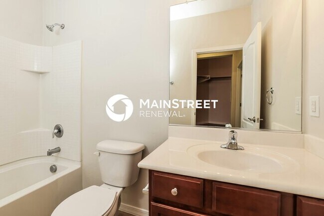 Building Photo - 5 Bedroom Pet-Friendly Home in TUCSON, AZ with Main Street Renewal