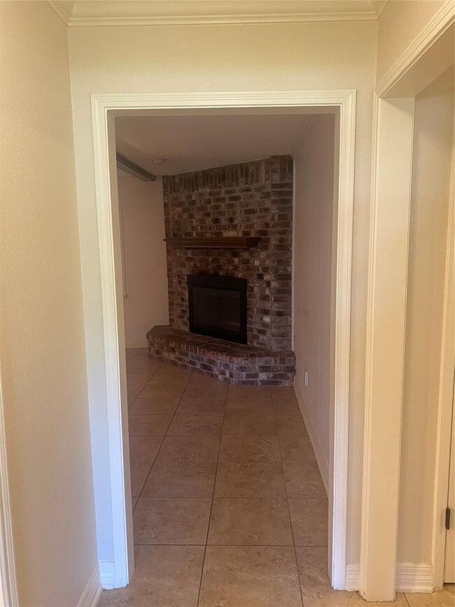 Building Photo - 3206 Vandyke Dr