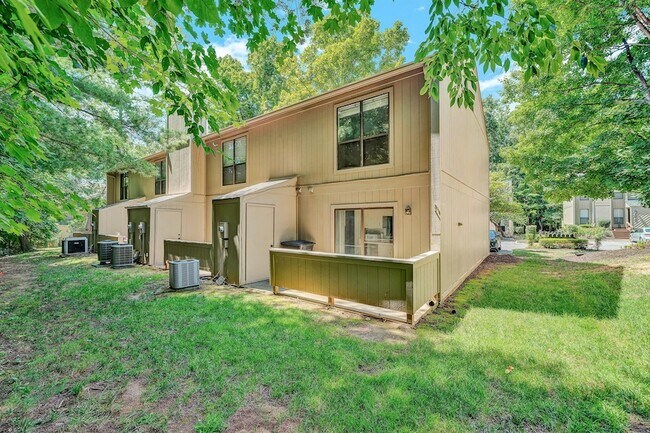 Building Photo - 7007 Oak Ct