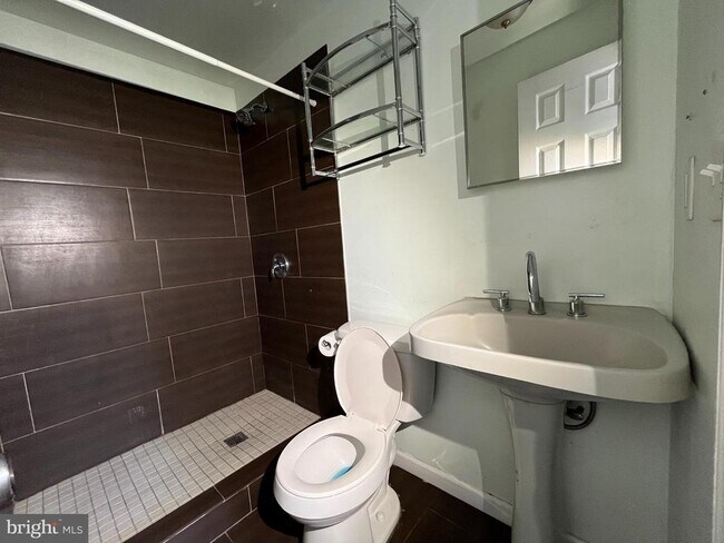 Building Photo - 425 N 41st St