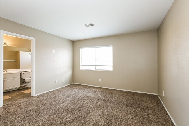 Building Photo - 3636 Beacon Point St