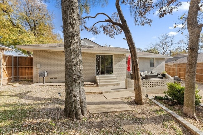 Building Photo - 8053 Claremont Dr