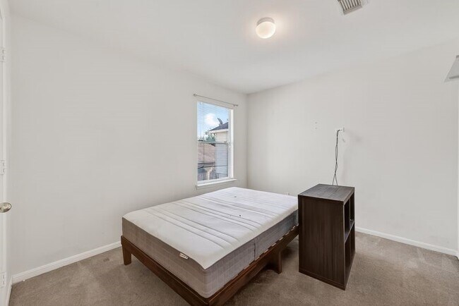 Building Photo - 15903 Timber Chase Dr