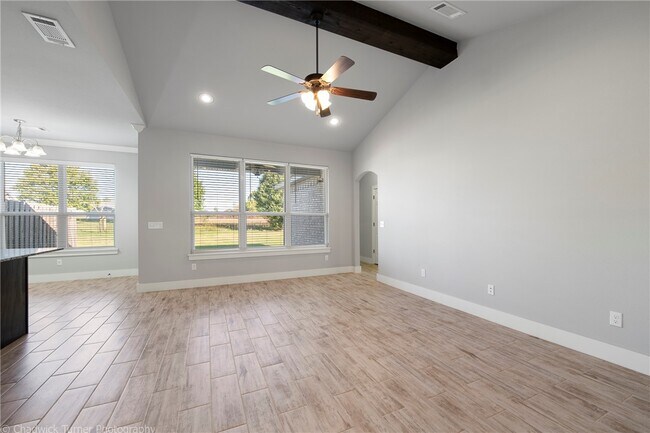 Building Photo - 112 Alder St