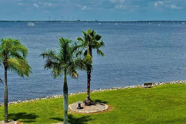 Building Photo - 1500 Park Beach Cir