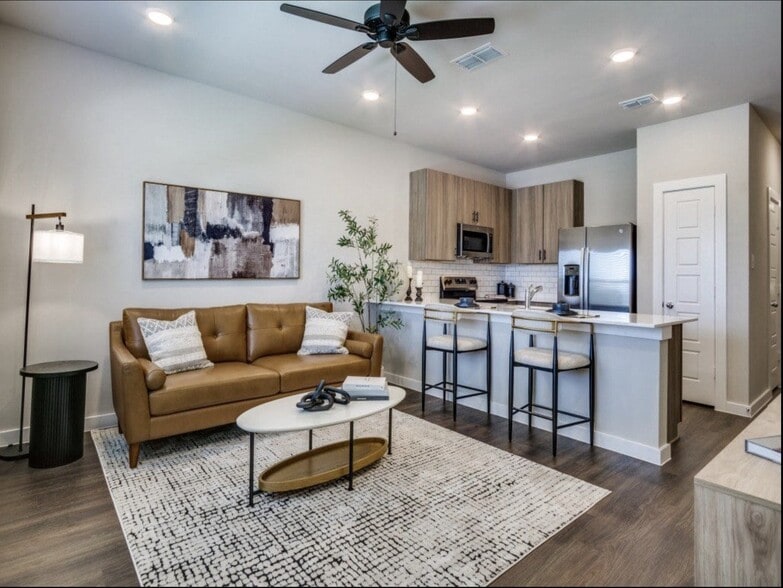 Building Photo - 1127 Eloise Dr