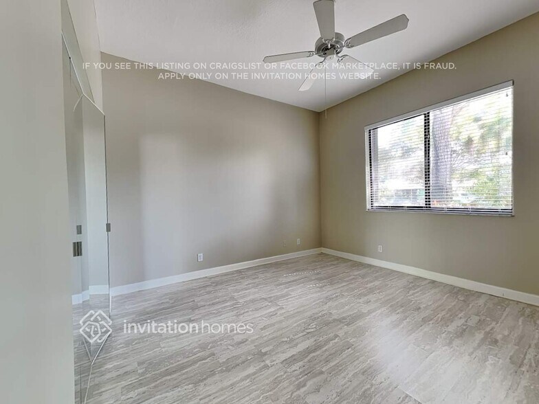 Building Photo - 4995 Pine Tree Dr