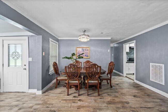 Building Photo - 105 Pompano Ave