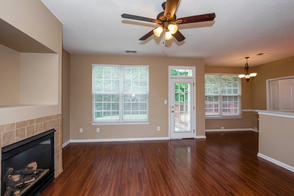 Building Photo - 12132 Old Willow Rd