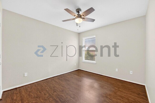 Building Photo - 916 Reveille Rd