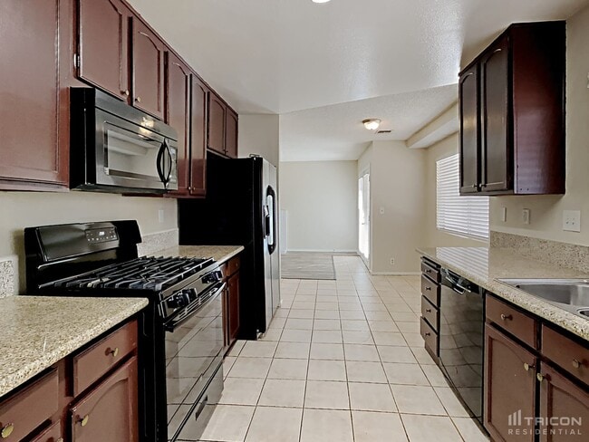 Building Photo - 2343 Lone Pine Dr